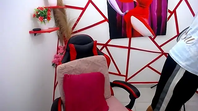 chris evans77 online show from June 16, 2026, 1:14 pm
