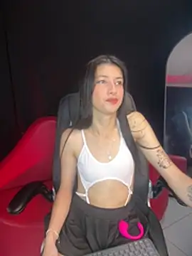 jazminswee online show from April 7, 2026, 7:36 pm