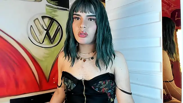 GlossyBratz online show from May 28, 2026, 7:44 pm