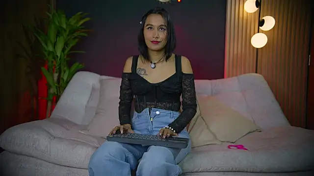 charlottehershel02 online show from April 3, 2026, 1:58 am
