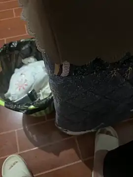 Snapshot of yingzi003 chatting on April 2, 2026, 2:04 pm yingzi003 online show from April 2, 2026, 2:04 pm