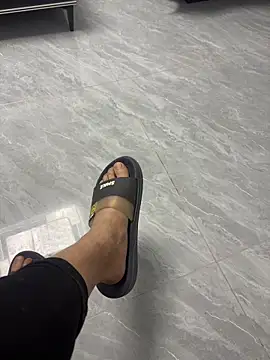 Snapshot of yingzi003 chatting on April 12, 2026, 2:00 pm yingzi003 online show from April 12, 2026, 2:00 pm