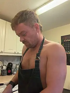 Snapshot of FarmingMangler chatting on March 28, 2026, 6:29 pm FarmingMangler online show from March 28, 2026, 6:29 pm