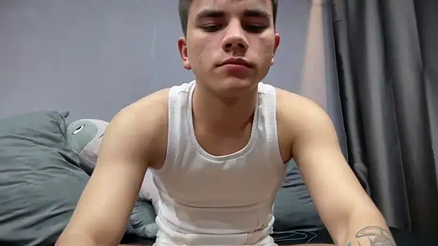 Snapshot of MaxWoolf chatting on April 3, 2026, 2:26 pm MaxWoolf online show from April 3, 2026, 2:26 pm