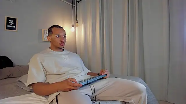 Snapshot of dominik_drake chatting on April 28, 2026, 12:21 pm dominik drake online show from April 28, 2026, 12:21 pm