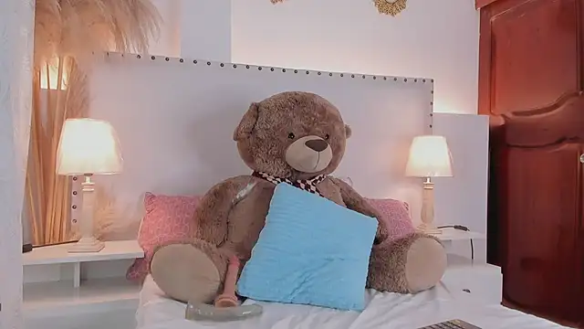 Snapshot of madisson__Stone chatting on June 11, 2026, 10:52 pm madisson Stone online show from June 11, 2026, 10:52 pm