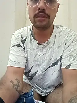 herochoclateboy online show from May 3, 2026, 5:08 pm