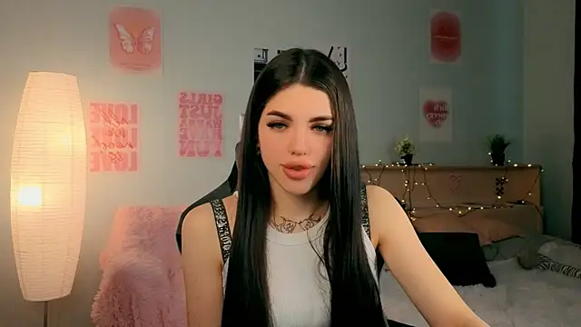 molly rettyy online show from April 7, 2026, 4:13 am