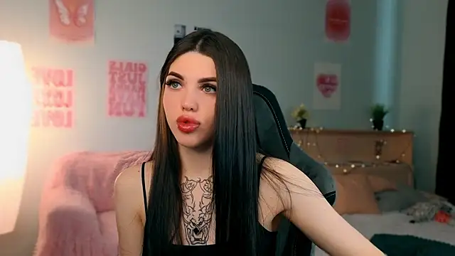 molly rettyy online show from May 15, 2026, 4:19 am