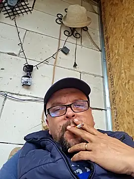 Snapshot of Cristo1982 chatting on April 1, 2026, 12:28 pm Cristo1982 online show from April 1, 2026, 12:28 pm