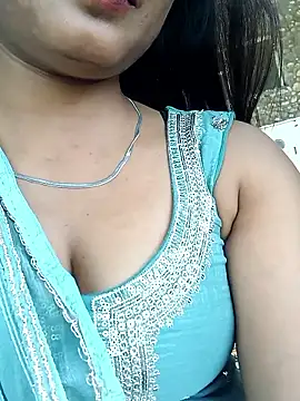 priyahot2001 online show from April 20, 2026, 5:21 am