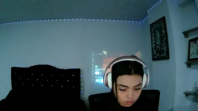 Luna Velvet7 online show from May 21, 2026, 4:52 am