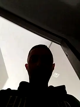 Snapshot of zzrkx chatting on March 31, 2026, 8:37 am zzrkx online show from March 31, 2026, 8:37 am