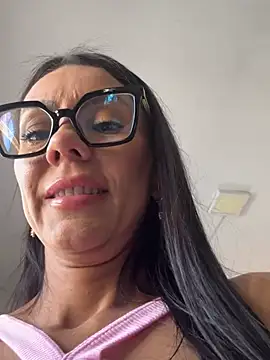 Snapshot of SofiParma chatting on May 9, 2026, 2:44 pm SofiParma online show from May 9, 2026, 2:44 pm