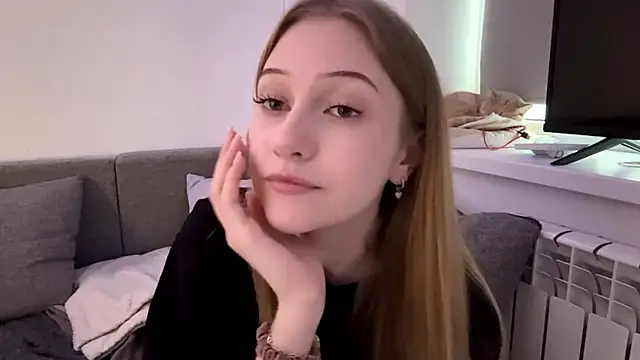 Snapshot of KatrineDrea chatting on April 18, 2026, 3:38 pm KatrineDrea online show from April 18, 2026, 3:38 pm