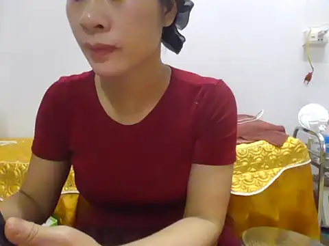 Snapshot of Lyna_2k chatting on April 8, 2026, 7:30 am Lyna 2k online show from April 8, 2026, 7:30 am