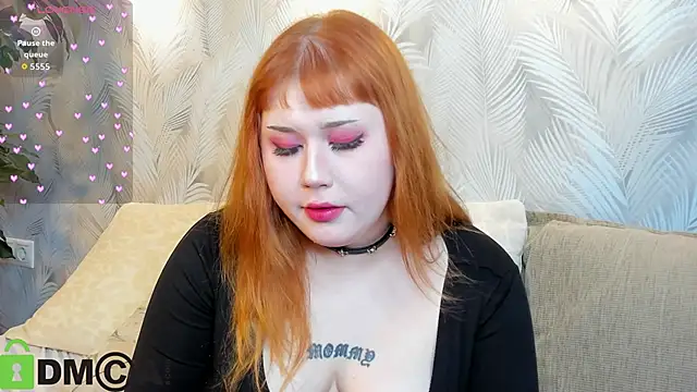 Roxy Moor online show from June 17, 2026, 9:12 am