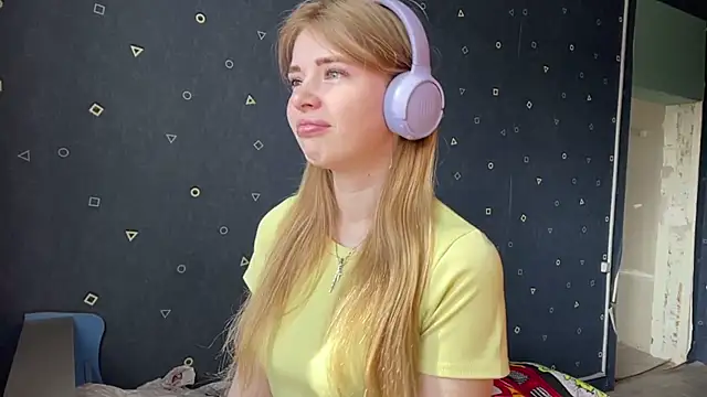 fanybuny online show from April 2, 2026, 7:39 am