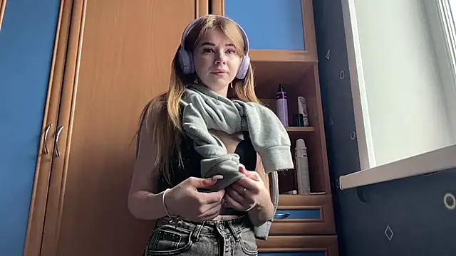 fanybuny online show from April 3, 2026, 7:39 am