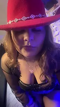 Snapshot of SaskiaDeluxe chatting on April 6, 2026, 9:21 am SaskiaDeluxe online show from April 6, 2026, 9:21 am