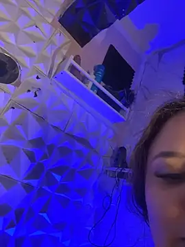 Snapshot of SaskiaDeluxe chatting on April 7, 2026, 12:27 pm SaskiaDeluxe online show from April 7, 2026, 12:27 pm