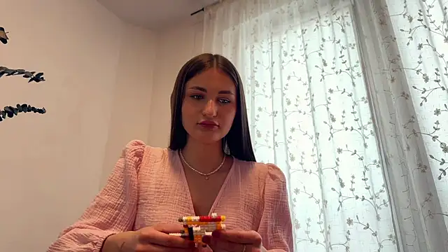 HallieHollo online show from April 1, 2026, 12:06 pm