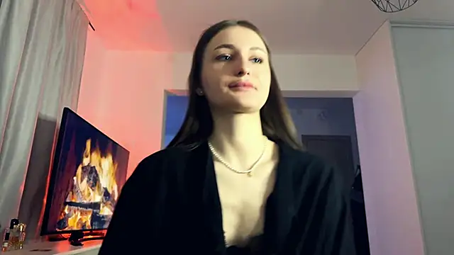 HallieHollo online show from April 5, 2026, 8:06 pm