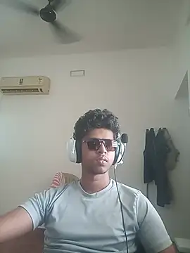 Snapshot of letsplaygame chatting on July 8, 2026, 7:02 am letsplaygame online show from July 8, 2026, 7:02 am