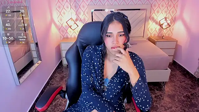 PALOMA ALVES online show from May 13, 2026, 10:38 pm