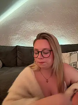 Snapshot of miialive chatting on March 31, 2026, 7:47 pm miialive online show from March 31, 2026, 7:47 pm