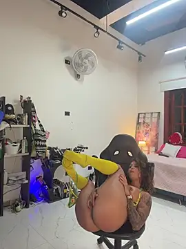 CocoaParadise  online show from April 24, 2026, 2:25 am