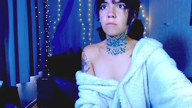 LannieGonzales online show from April 12, 2026, 3:28 pm
