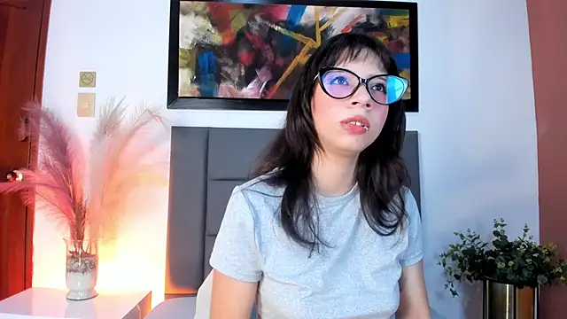 AliceThompsonn  online show from April 10, 2026, 6:01 pm