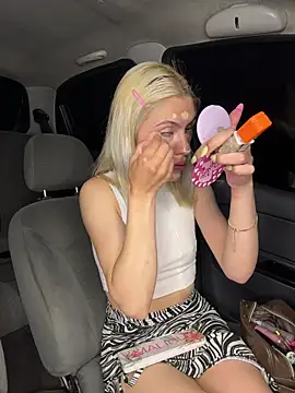 Lia fire online show from April 3, 2026, 3:04 am