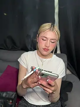 Lia fire online show from April 19, 2026, 2:55 am