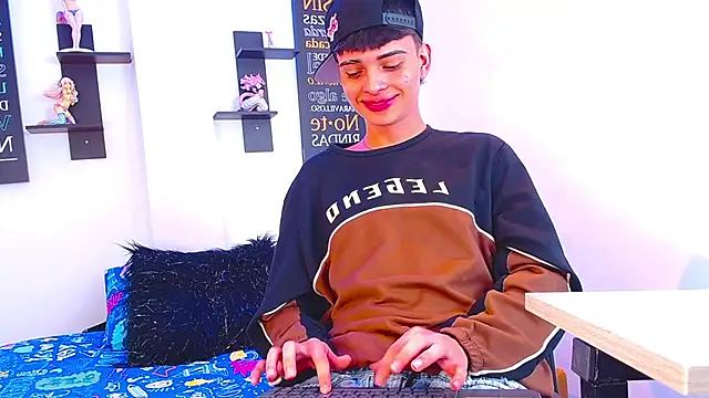 Snapshot of milo_hot_ chatting on April 3, 2026, 6:17 pm milo hot online show from April 3, 2026, 6:17 pm