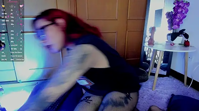 Violett Sykes online show from April 19, 2026, 2:55 am