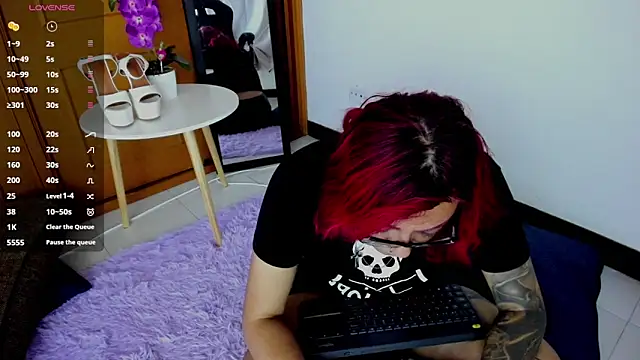 Violett Sykes online show from May 1, 2026, 4:28 am