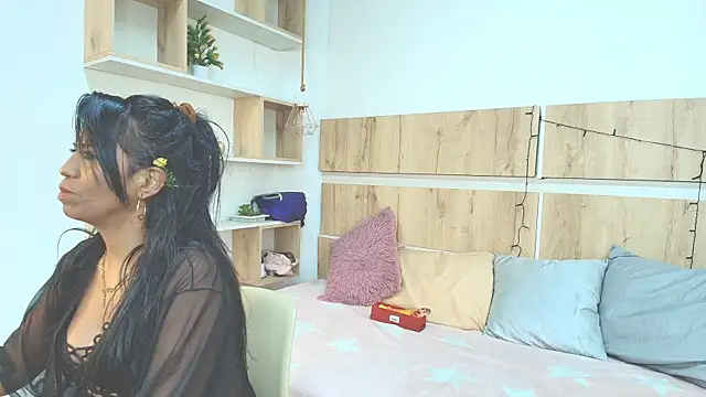 Selene  Luna online show from April 8, 2026, 1:38 am