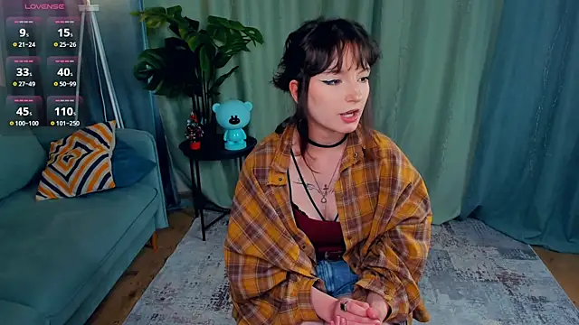 SunniPhoenix online show from April 3, 2026, 5:16 am