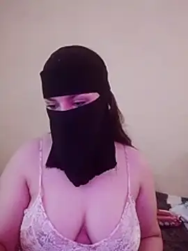 Queen Lola online show from June 10, 2026, 3:44 pm