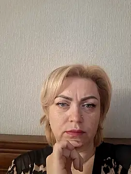 SylvieGold453 online show from April 15, 2026, 9:27 am