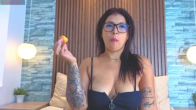 Snapshot of Mia_milf_x chatting on June 9, 2026, 11:22 am Mia milf x online show from June 9, 2026, 11:22 am