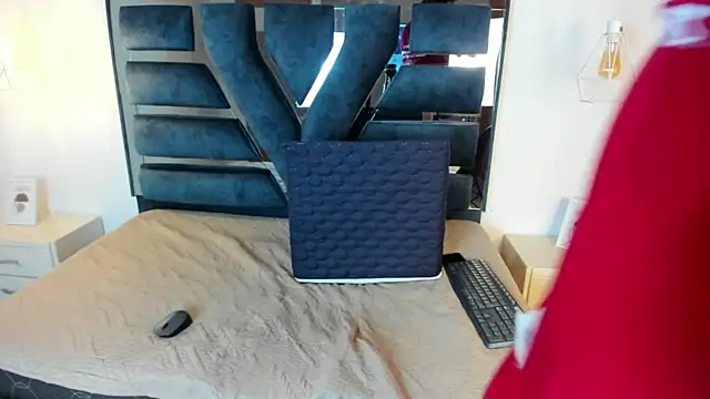 Alantaylorr  online show from April 30, 2026, 2:56 pm