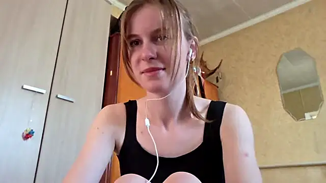 DonnaKuc online show from April 3, 2026, 6:11 am