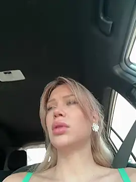 Snapshot of Girl-Mia chatting on April 2, 2026, 5:38 am Girl-Mia online show from April 2, 2026, 5:38 am