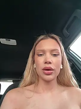 Snapshot of Girl-Mia chatting on April 8, 2026, 4:12 am Girl-Mia online show from April 8, 2026, 4:12 am