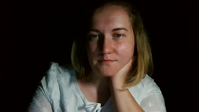 TinaKittyX online show from May 3, 2026, 9:32 pm