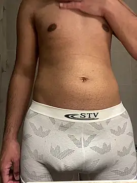 lucasss060 online show from April 3, 2026, 7:01 pm