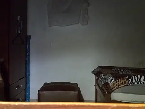 Snapshot of latinoarrg30 chatting on April 1, 2026, 3:51 am latinoarrg30 online show from April 1, 2026, 3:51 am